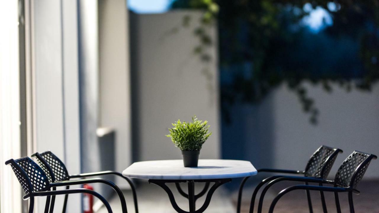 Oinoelia Luxury Suites & Residence Potos Dış mekan fotoğraf