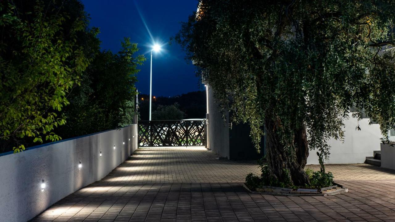 Oinoelia Luxury Suites & Residence Potos Dış mekan fotoğraf